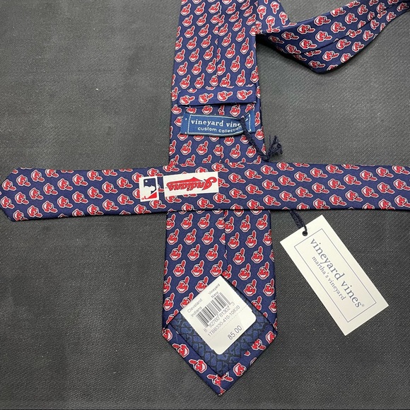 Vineyard Vines Tie ~ Cleveland Indians Chief Wahoo EUC Silk Necktie - Picture 2 of 2